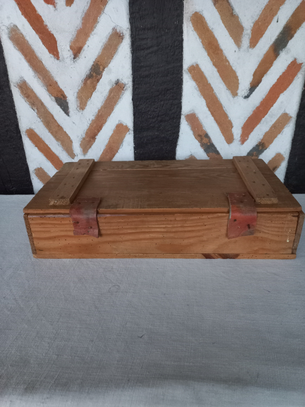 Ancienne caisse boîte en bois compartimentée