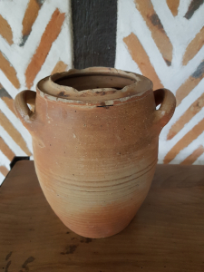 Ancien pot poterie en grès