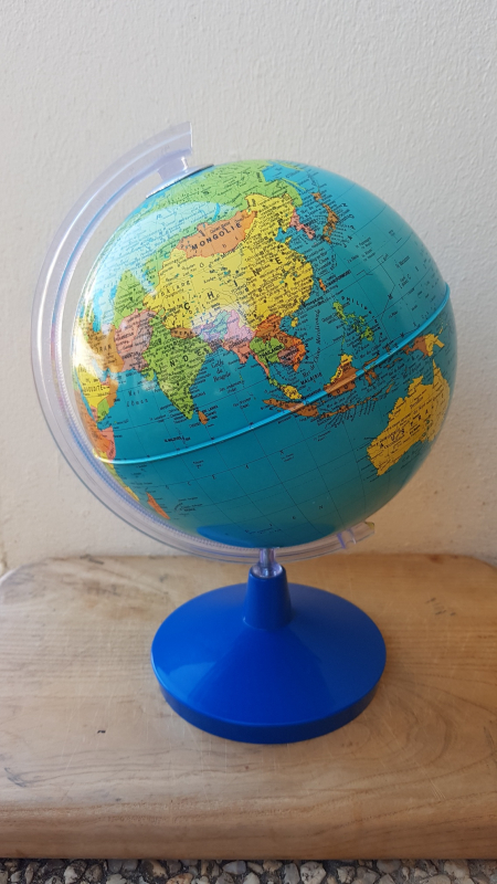 Petit globe terrestre mappemonde vintage 1980